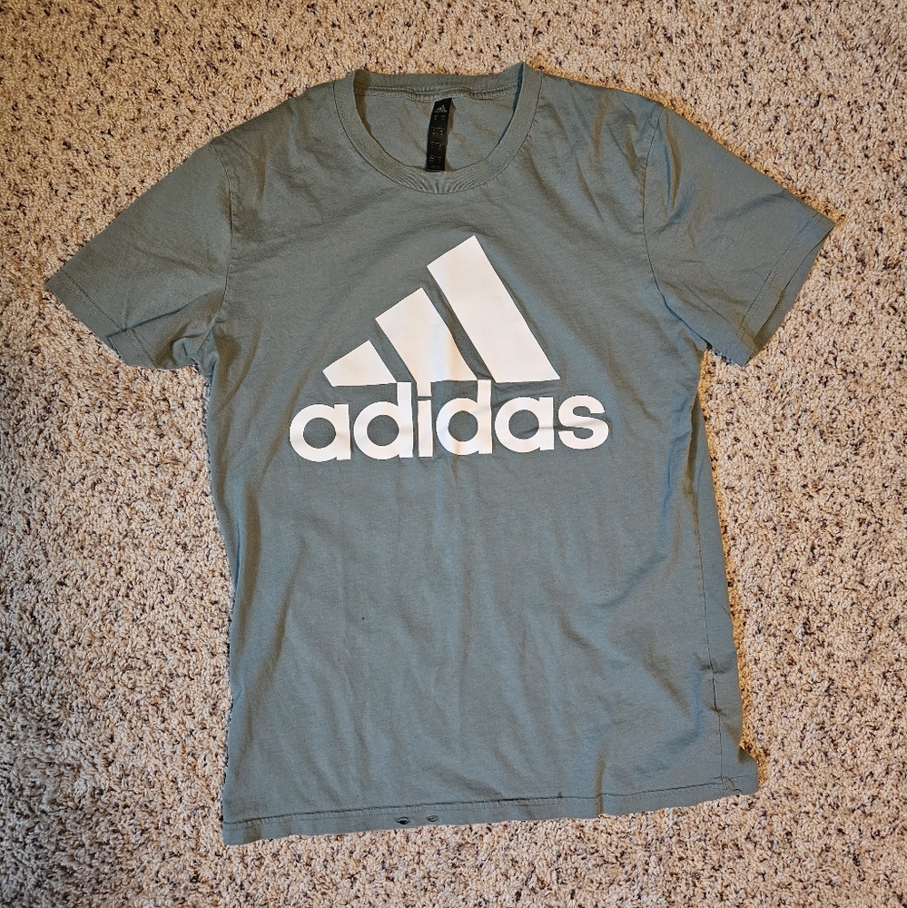 🟣Adidas Tshirt
